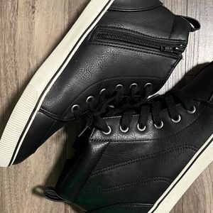 Cat & Jack Boys leather black boots